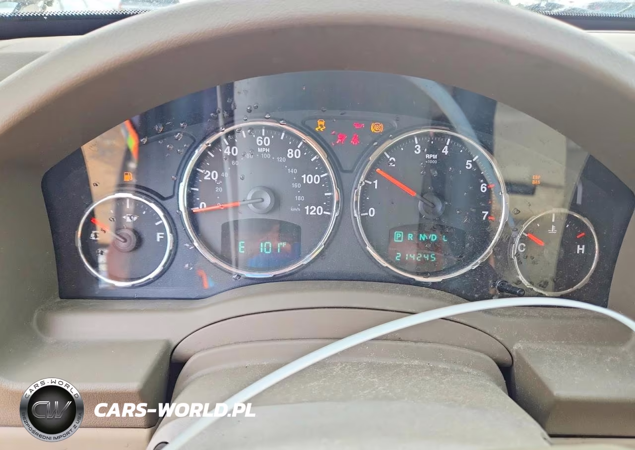 2008 Jeep Liberty Sport VIN:1J8GP28K28W194804 - 9
