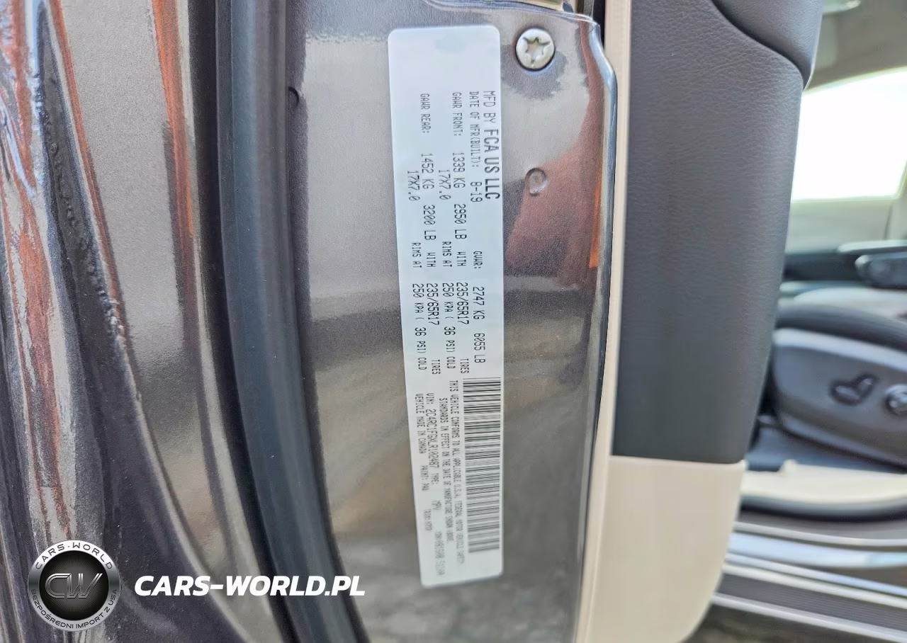 2020 Chrysler Pacifica Touring VIN:2C4RC1FGXLR102487 - 13
