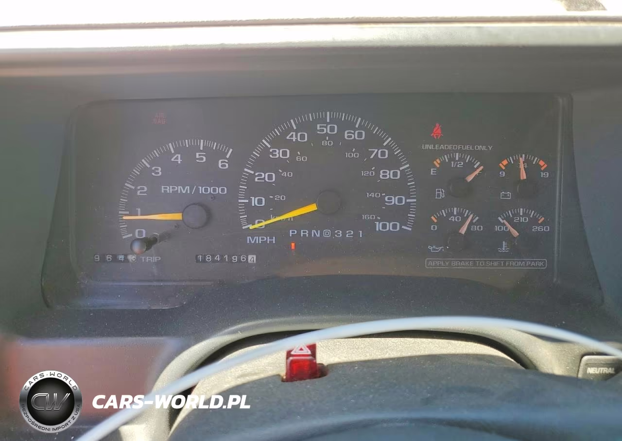 1999 Chevrolet Suburban K1500 VIN:3GNFK16R6XG105672 - 9