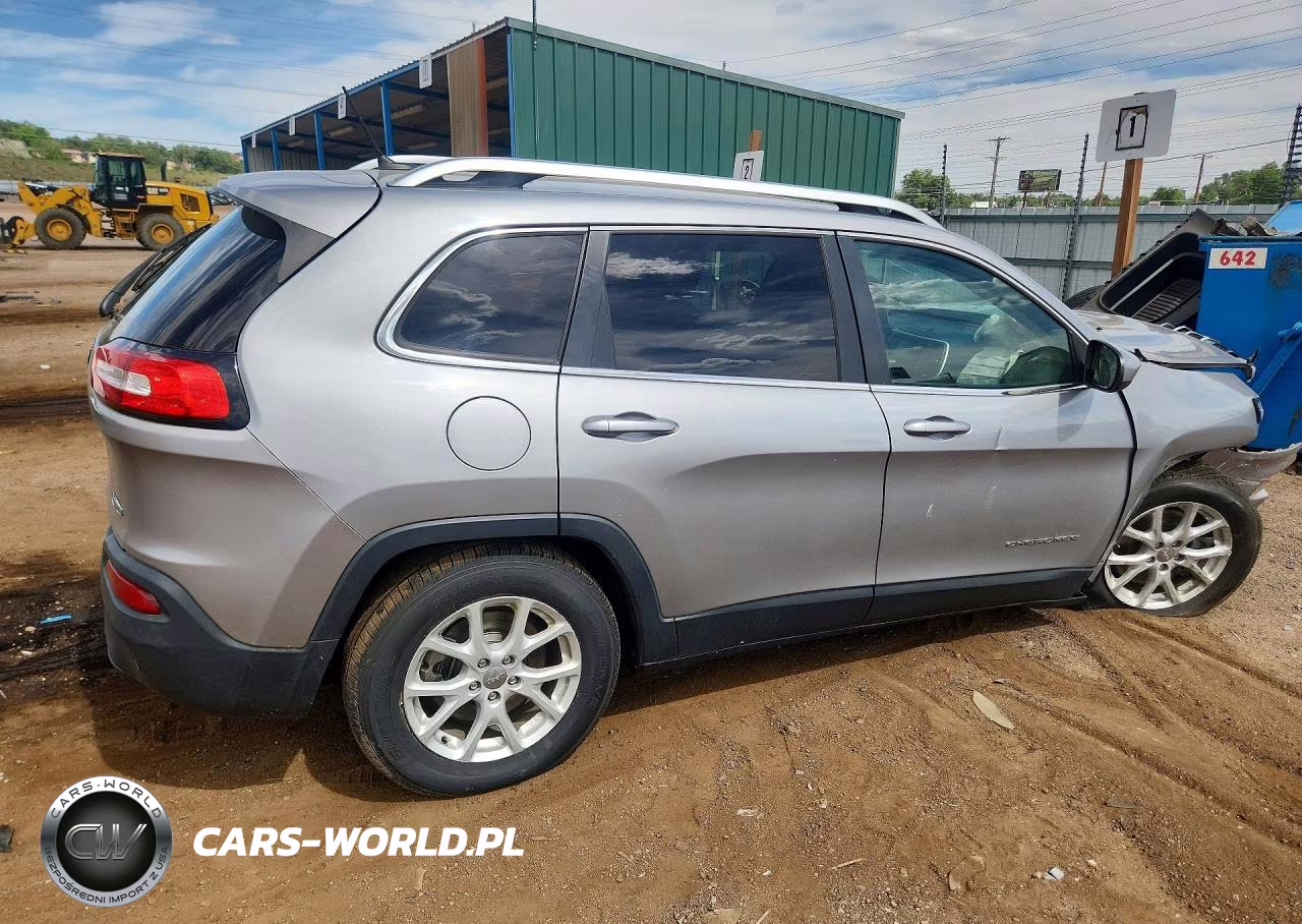 2014 Jeep Cherokee Latitude VIN:1C4PJMCS7EW146125 - 3