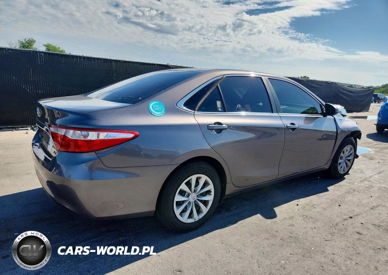 2016 Toyota Camry Le VIN:4T4BF1FK1GR582149 - 3