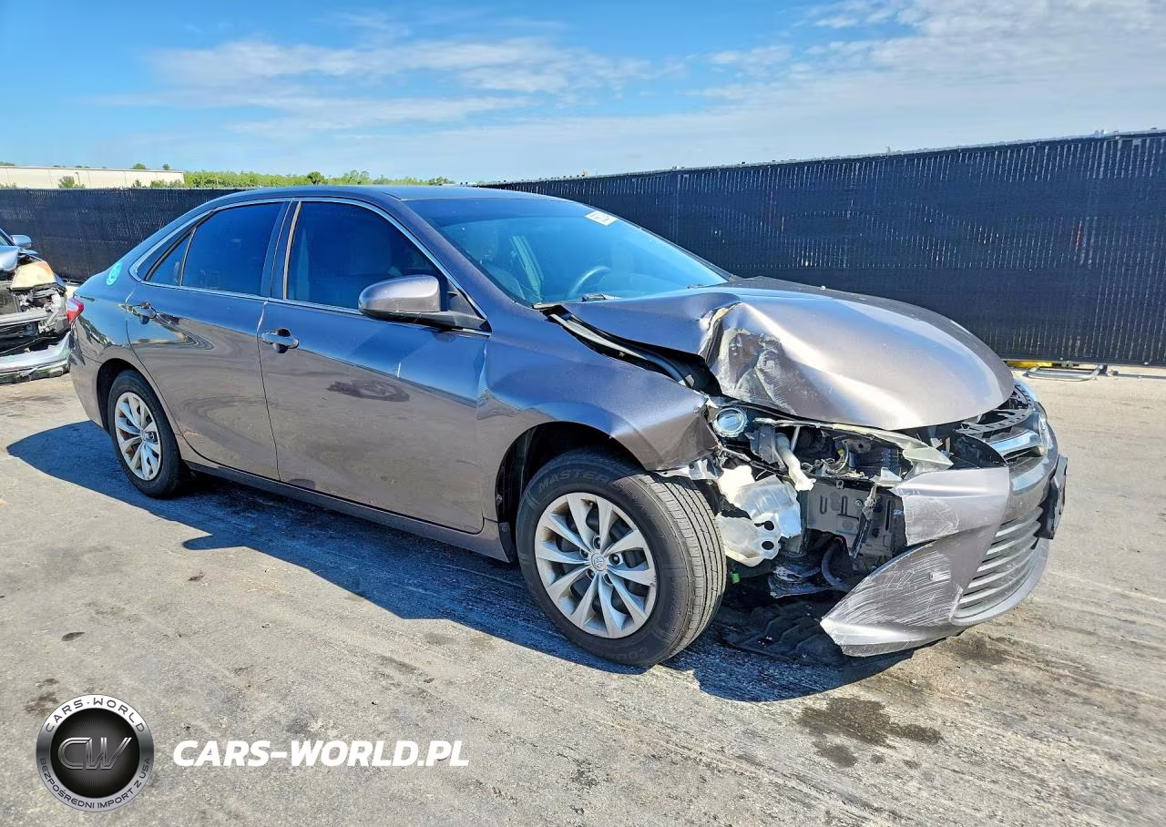 2016 Toyota Camry Le VIN:4T4BF1FK1GR582149 - 4