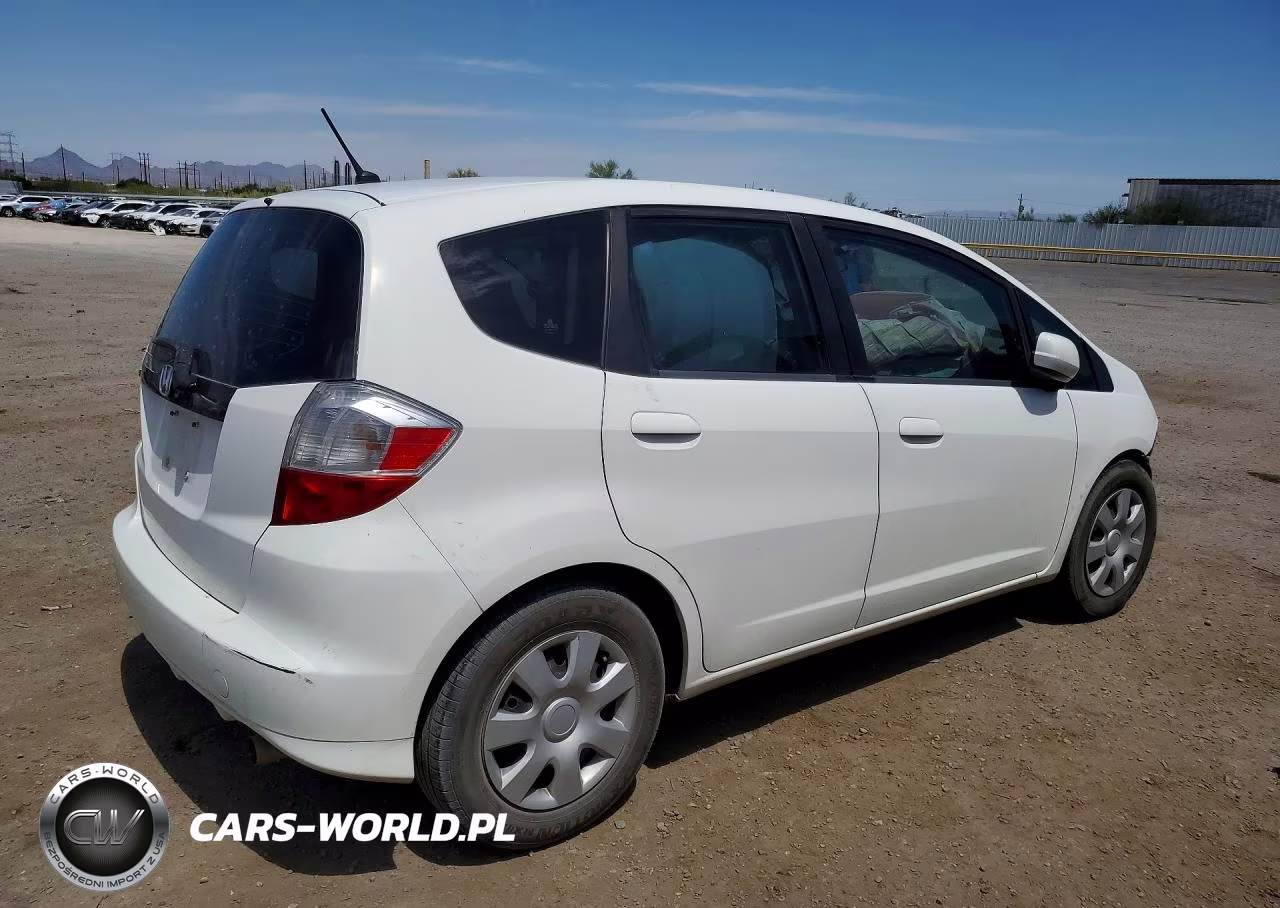 2013 Honda Fit VIN:JHMGE8H39DC019856 - 3