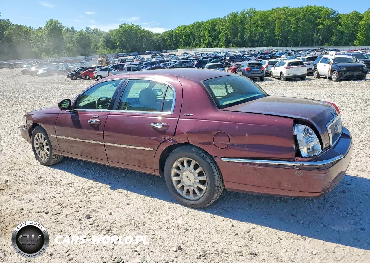 2007 Lincoln Town Car Signature VIN:1LNHM81W07Y621139 - 2