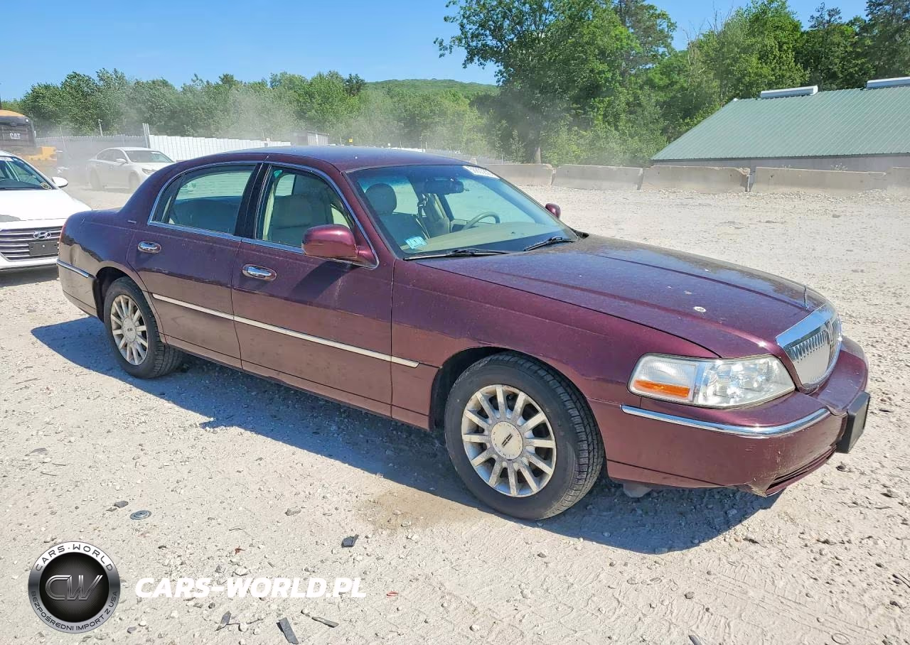 2007 Lincoln Town Car Signature VIN:1LNHM81W07Y621139 - 4