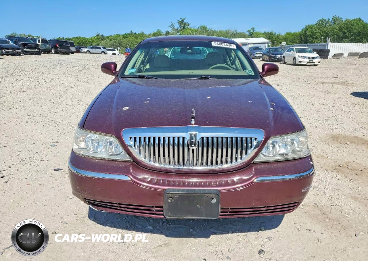 2007 Lincoln Town Car Signature VIN:1LNHM81W07Y621139 - 5