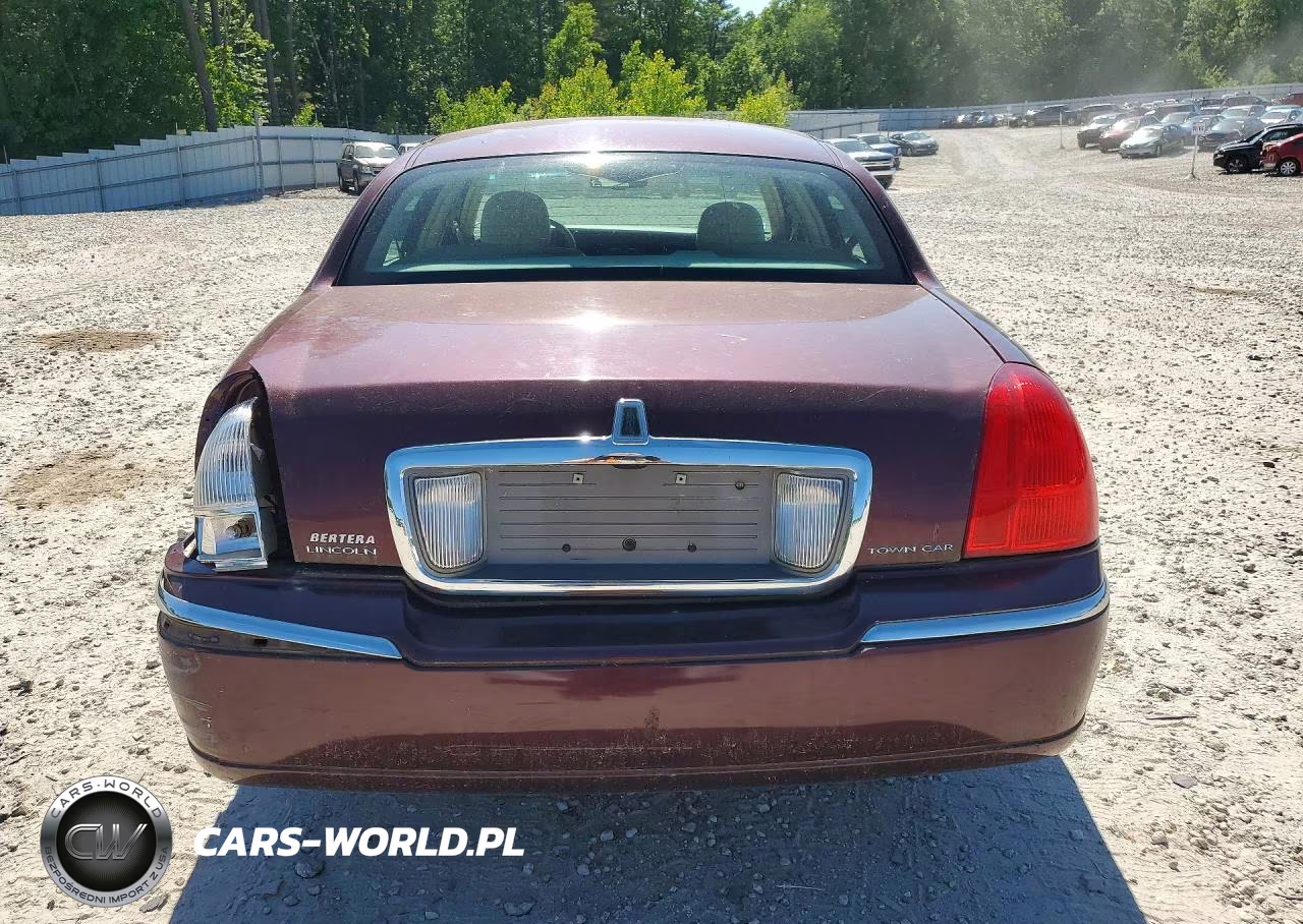 2007 Lincoln Town Car Signature VIN:1LNHM81W07Y621139 - 6