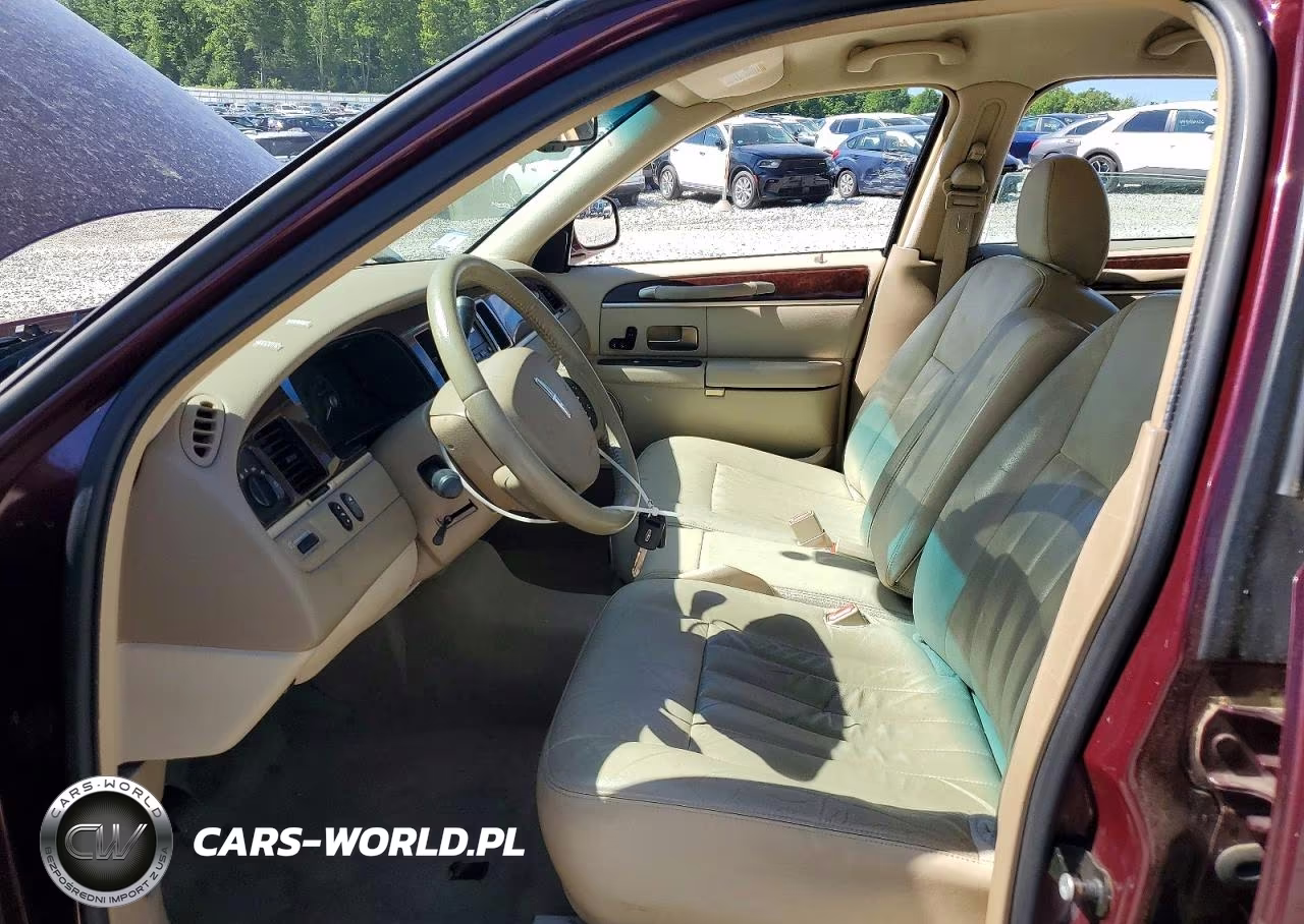 2007 Lincoln Town Car Signature VIN:1LNHM81W07Y621139 - 7