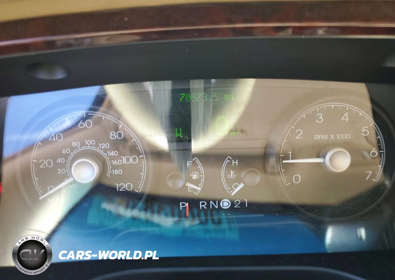2007 Lincoln Town Car Signature VIN:1LNHM81W07Y621139 - 9