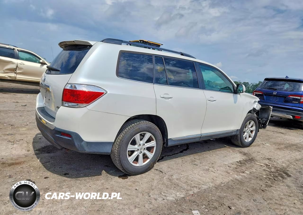 2012 Toyota Highlander Base VIN:5TDBK3EH1CS117350 - 3