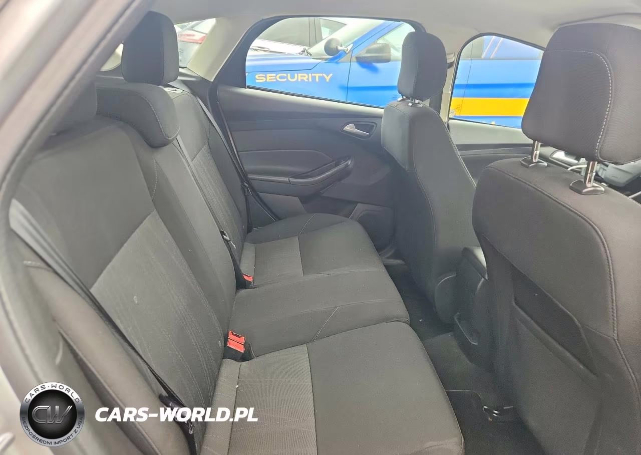 2018 Ford Focus Se VIN:1FADP3K23JL221482 - 10