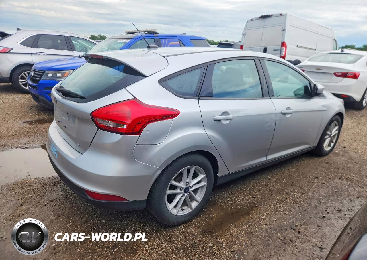 2018 Ford Focus Se VIN:1FADP3K23JL221482 - 3