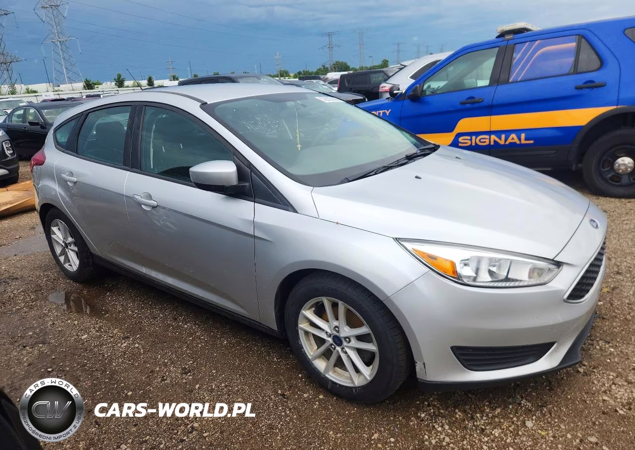 2018 Ford Focus Se VIN:1FADP3K23JL221482 - 4