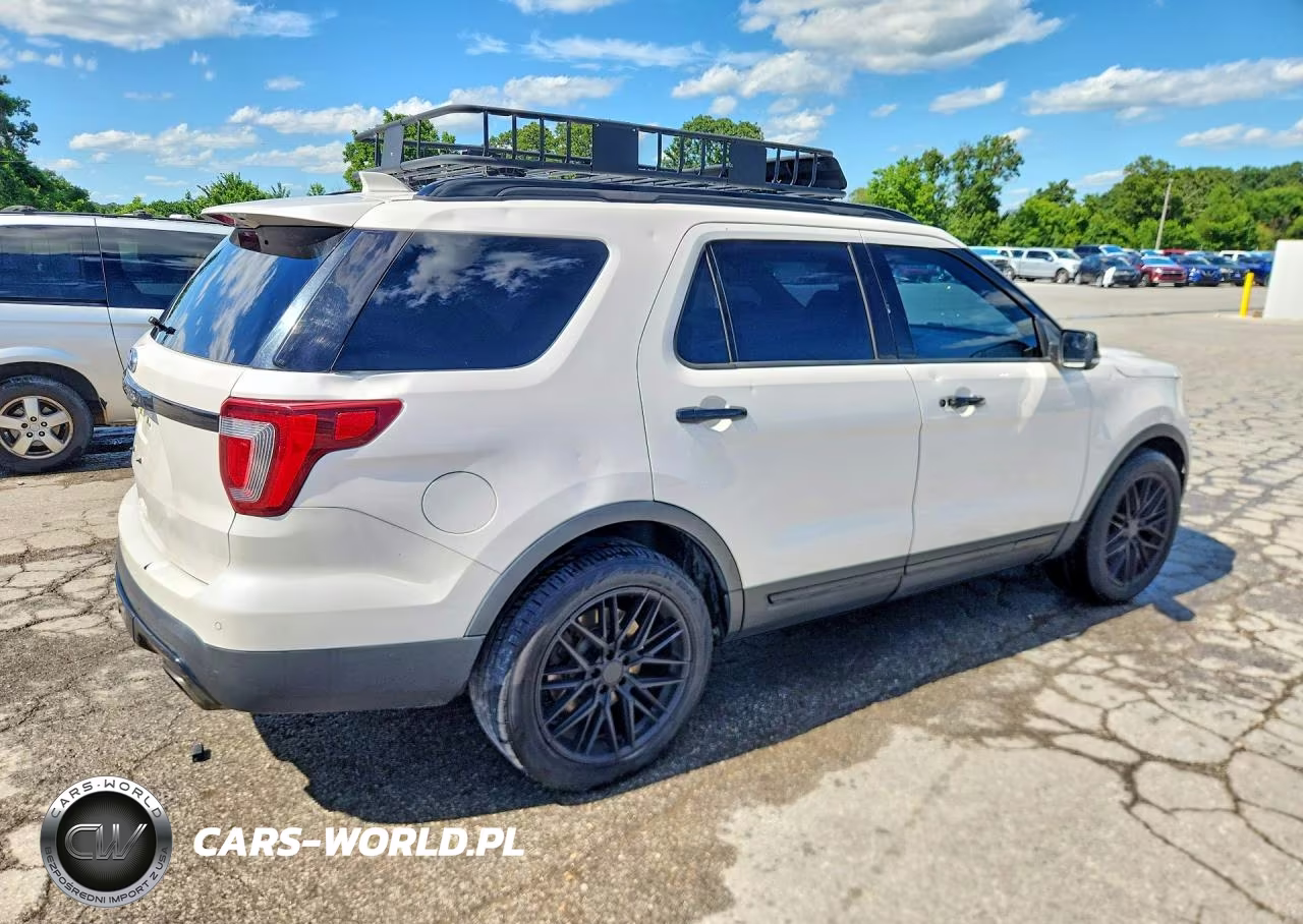 2017 Ford Explorer Sport VIN:1FM5K8GT4HGC22795 - 3