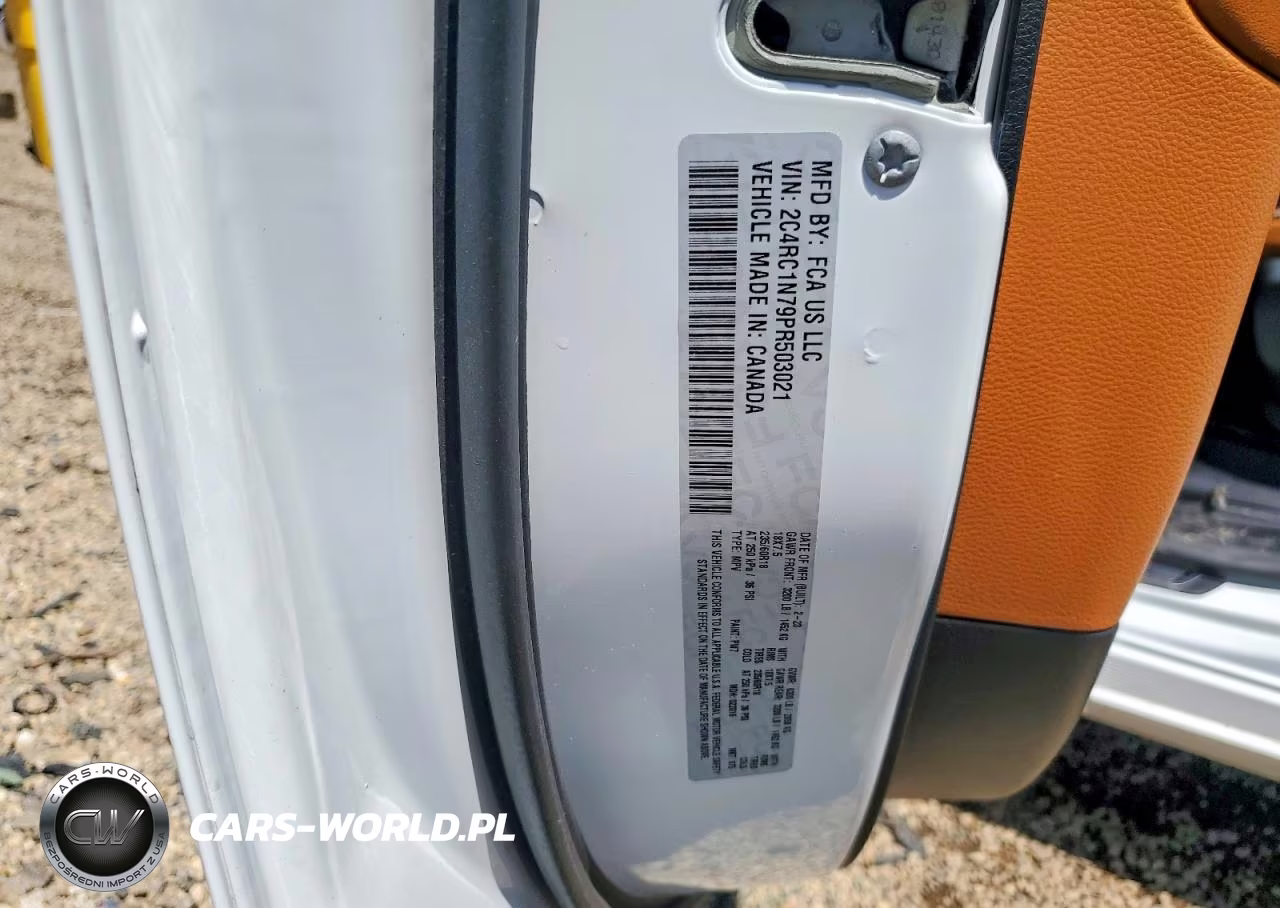 2023 Chrysler Pacifica Hybrid Pinnacle VIN:2C4RC1N79PR503021 - 13