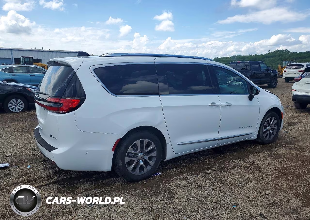 2023 Chrysler Pacifica Hybrid Pinnacle VIN:2C4RC1N79PR503021 - 3