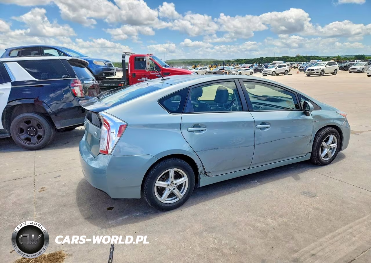 2015 Toyota Prius Four VIN:JTDKN3DU7F2003399 - 3