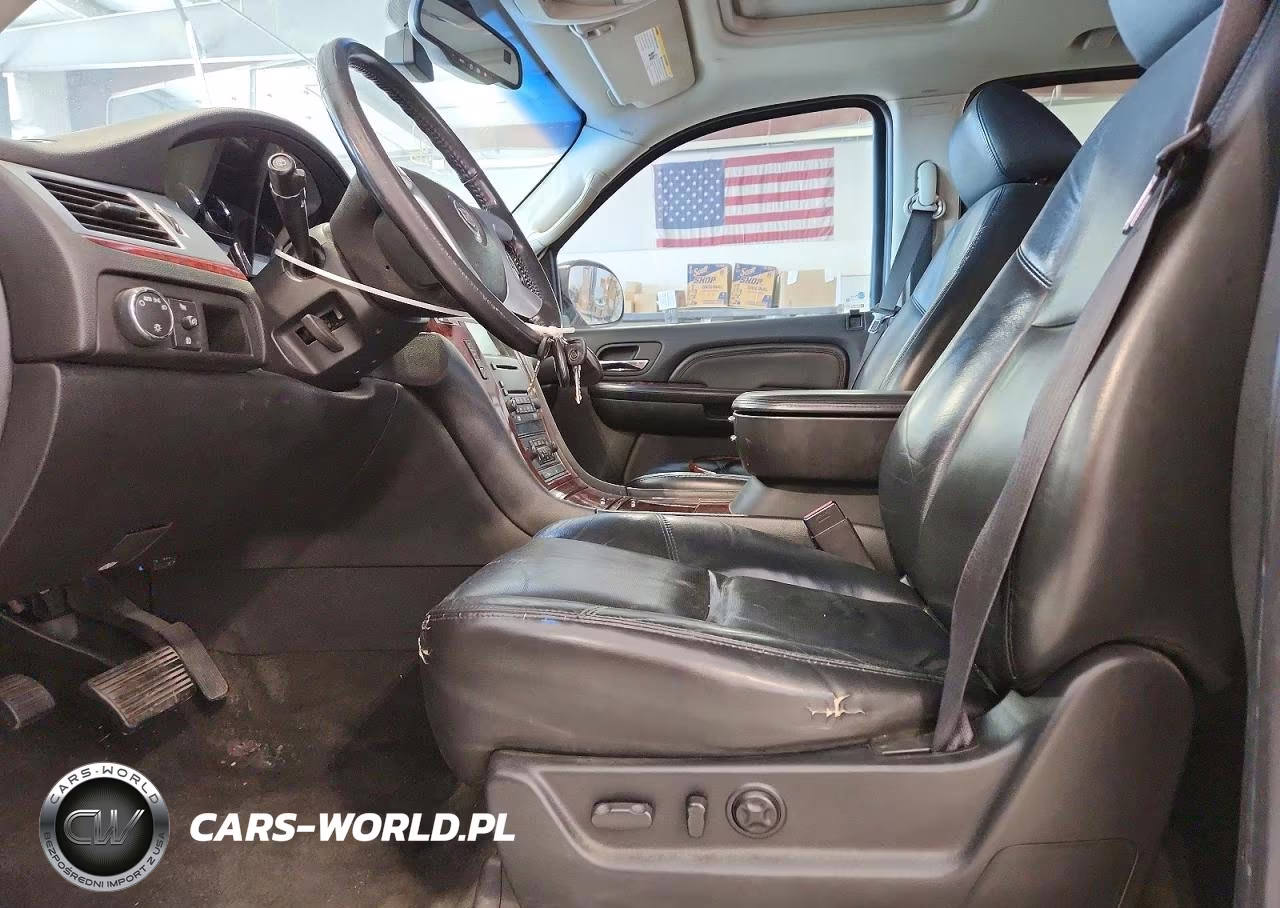 2007 Cadillac Escalade Luxury VIN:1GYFK63817R356207 - 7