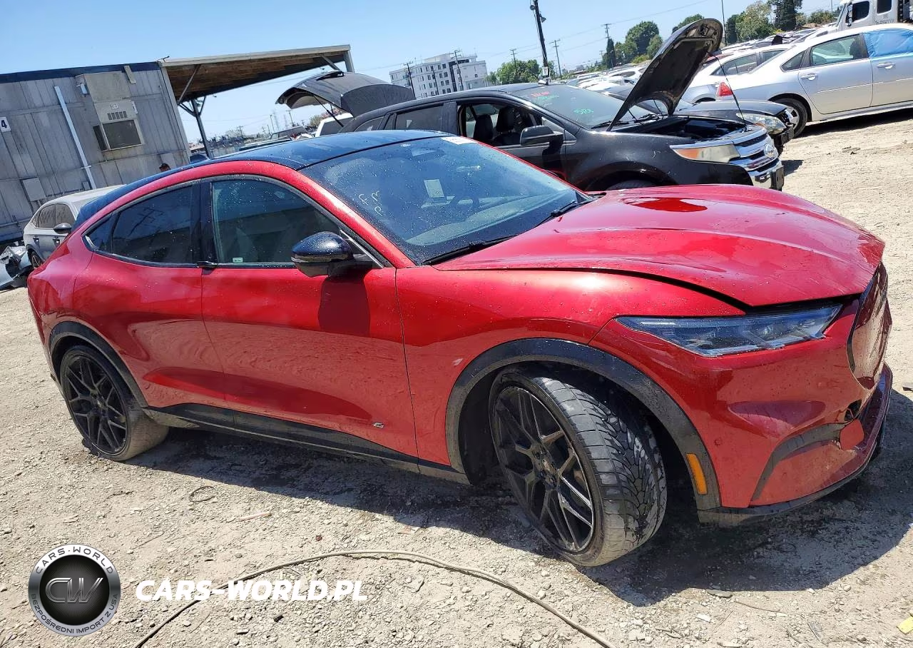 2021 Ford Mustang Mach-E Premium VIN:3FMTK3SS9MMA02075 - 4