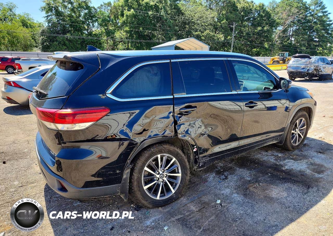 2018 Toyota Highlander Xle VIN:5TDJZRFH2JS830716 - 3