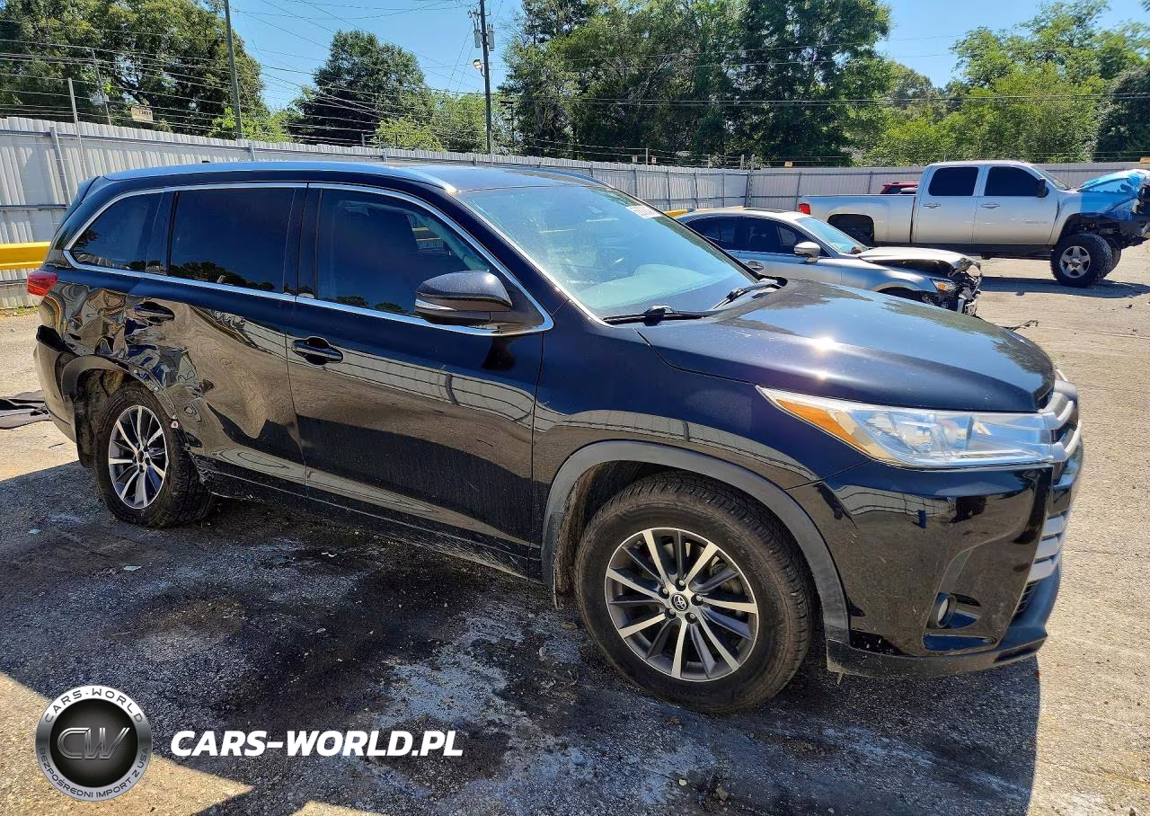 2018 Toyota Highlander Xle VIN:5TDJZRFH2JS830716 - 4