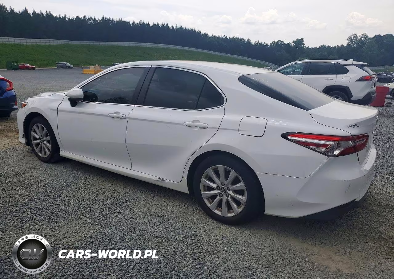 2018 Toyota Camry Le VIN:4T1B11HK1JU560844 - 2