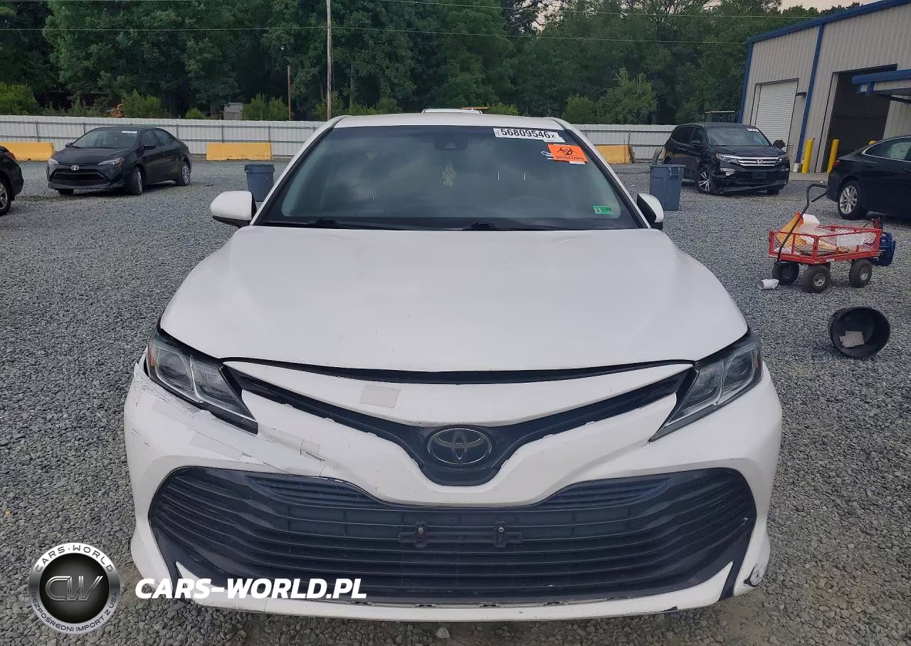 2018 Toyota Camry Le VIN:4T1B11HK1JU560844 - 5