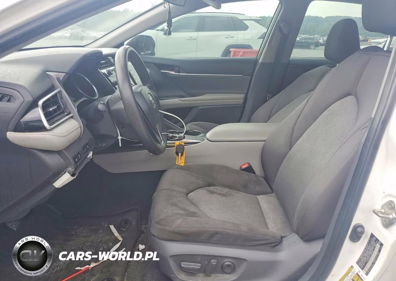 2018 Toyota Camry Le VIN:4T1B11HK1JU560844 - 7