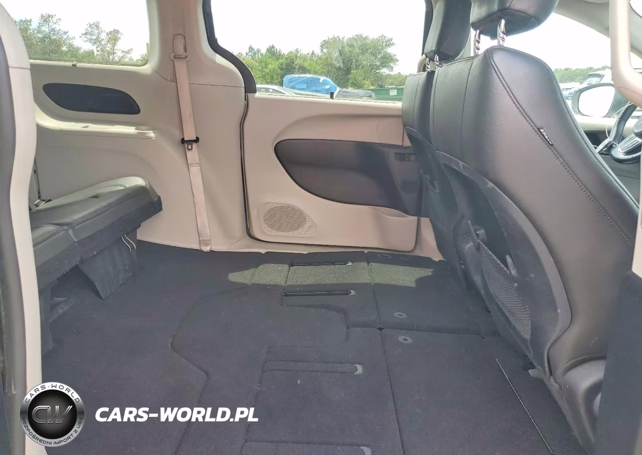 2017 Chrysler Pacifica Touring L VIN:2C4RC1BG8HR569386 - 11