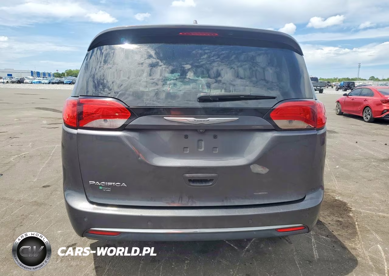 2017 Chrysler Pacifica Touring L VIN:2C4RC1BG8HR569386 - 6