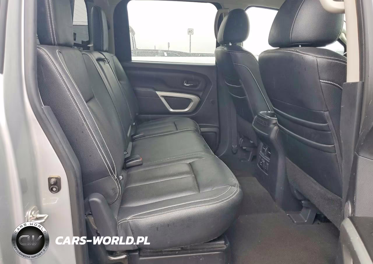 2018 Nissan Titan Pro-4X VIN:1N6AA1E57JN517647 - 10