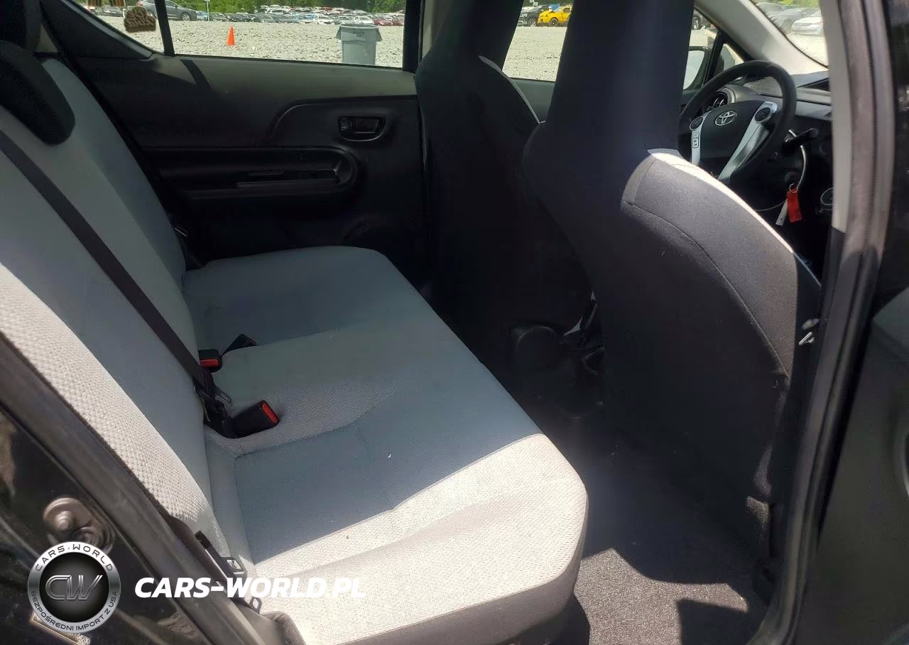 2016 Toyota Prius C One VIN:JTDKDTB32G1134230 - 10