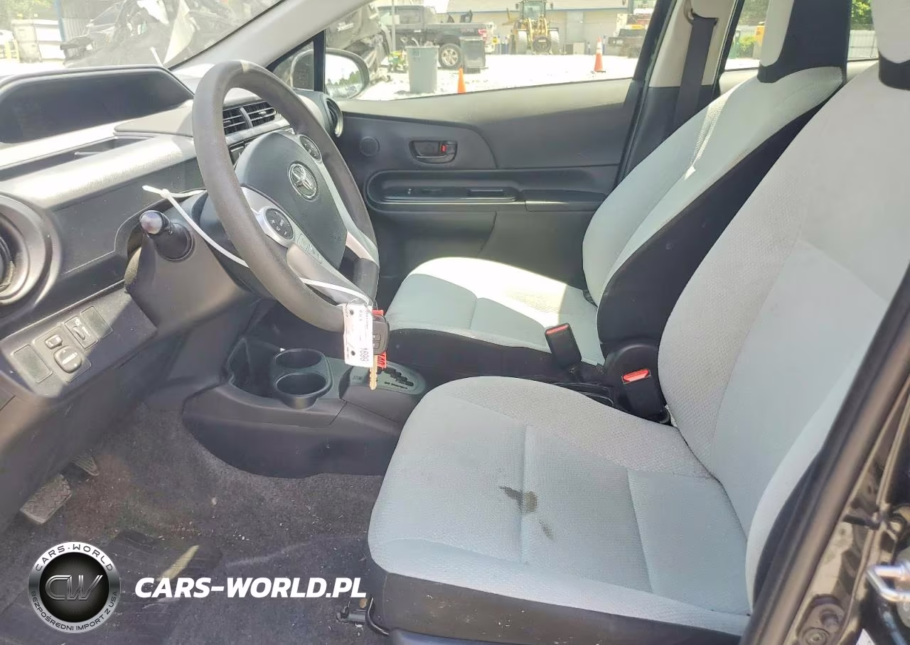 2016 Toyota Prius C One VIN:JTDKDTB32G1134230 - 7