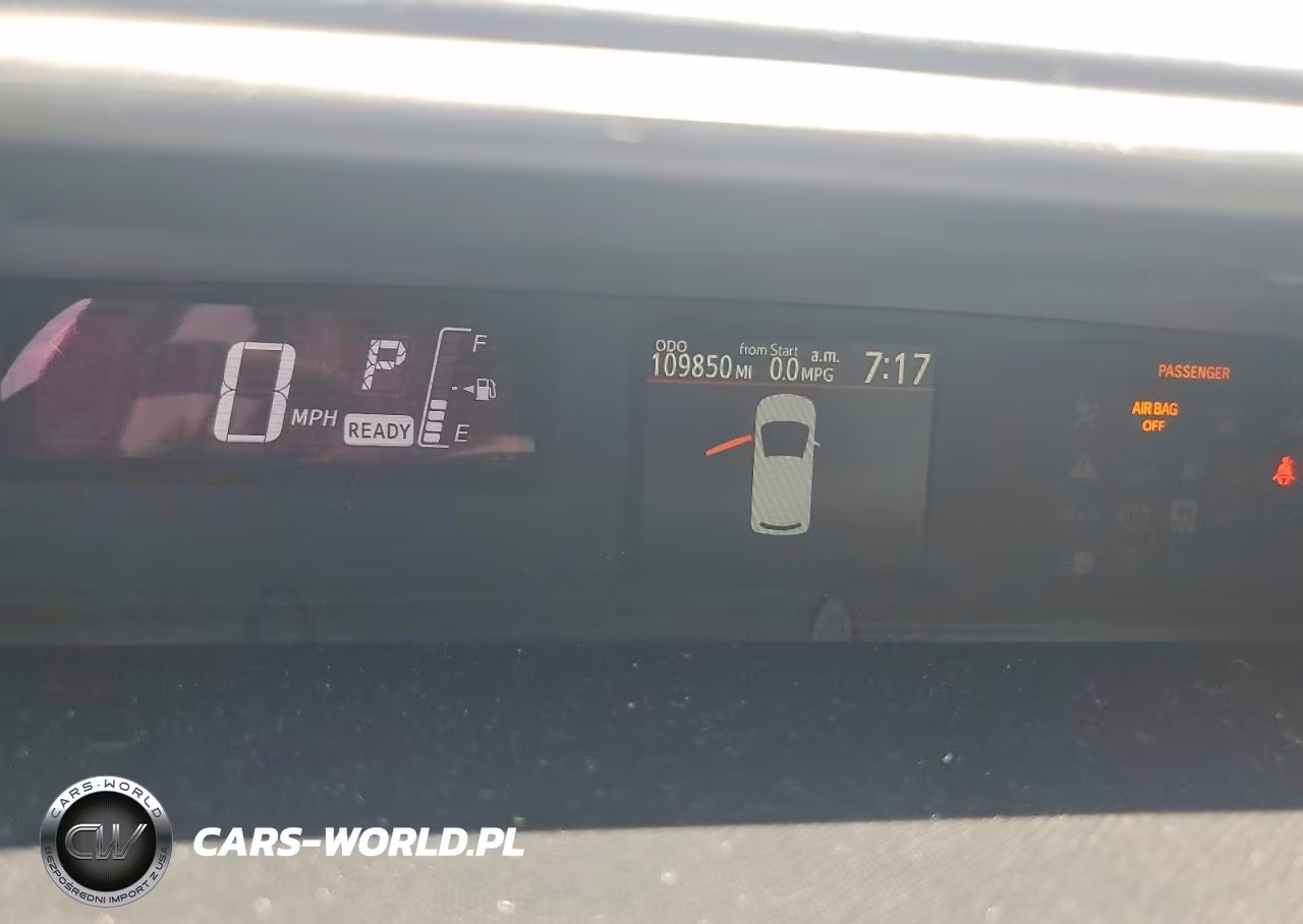 2016 Toyota Prius C One VIN:JTDKDTB32G1134230 - 9