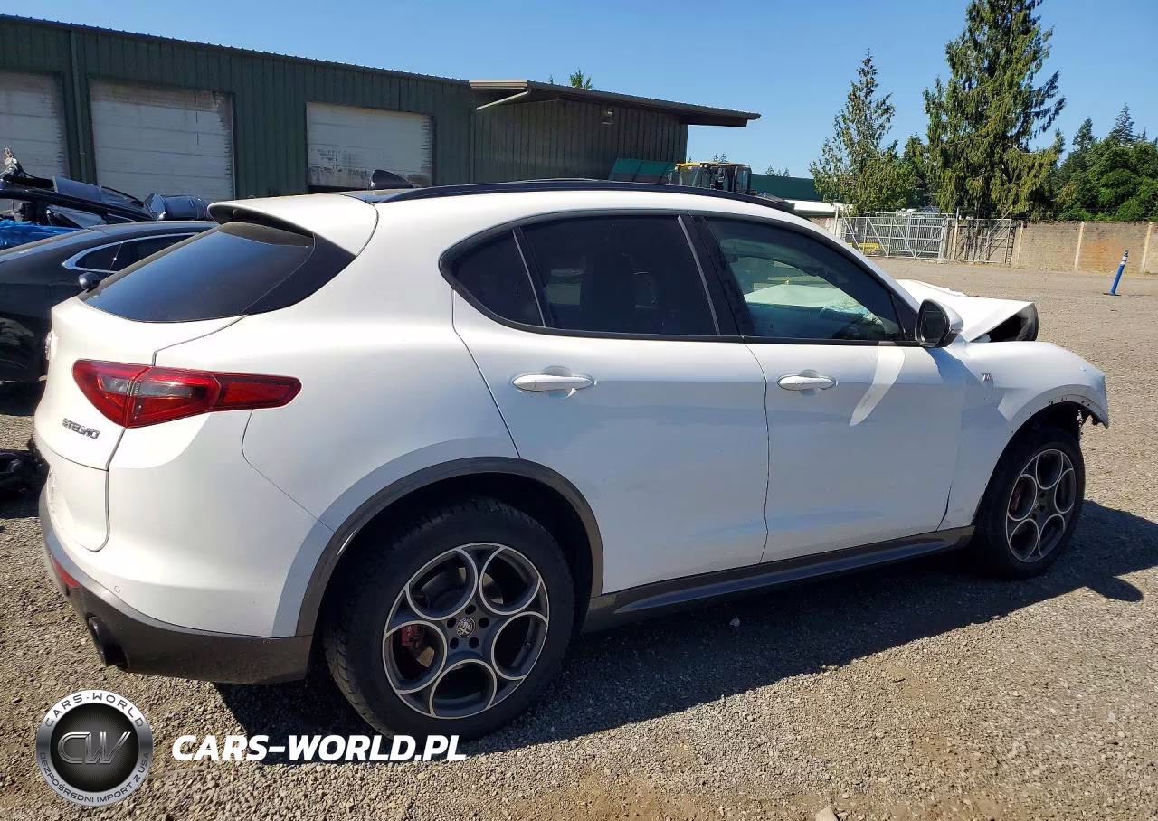 2022 Alfa Romeo Stelvio Ti VIN:ZASPAKBN8N7D29356 - 3