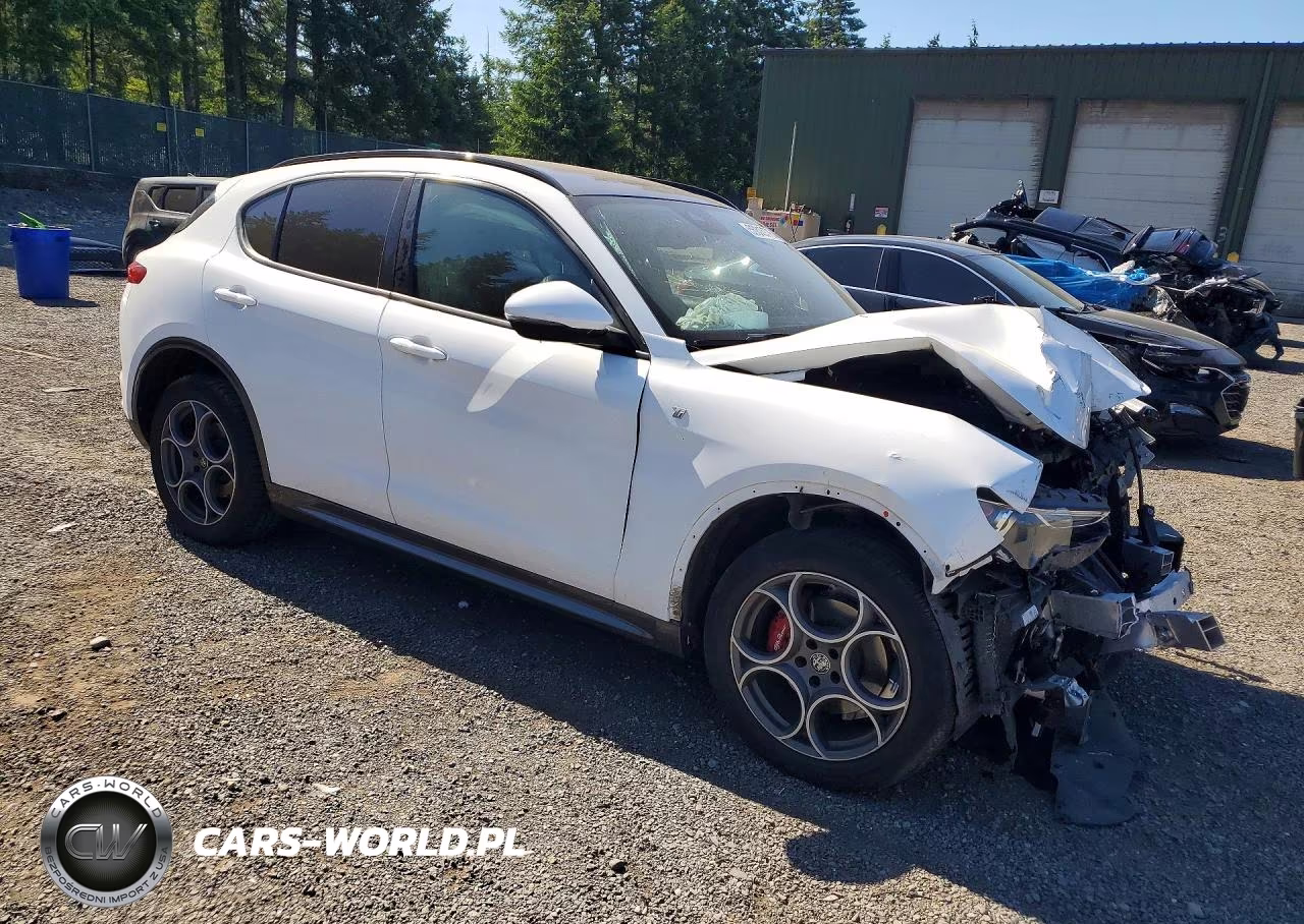2022 Alfa Romeo Stelvio Ti VIN:ZASPAKBN8N7D29356 - 4