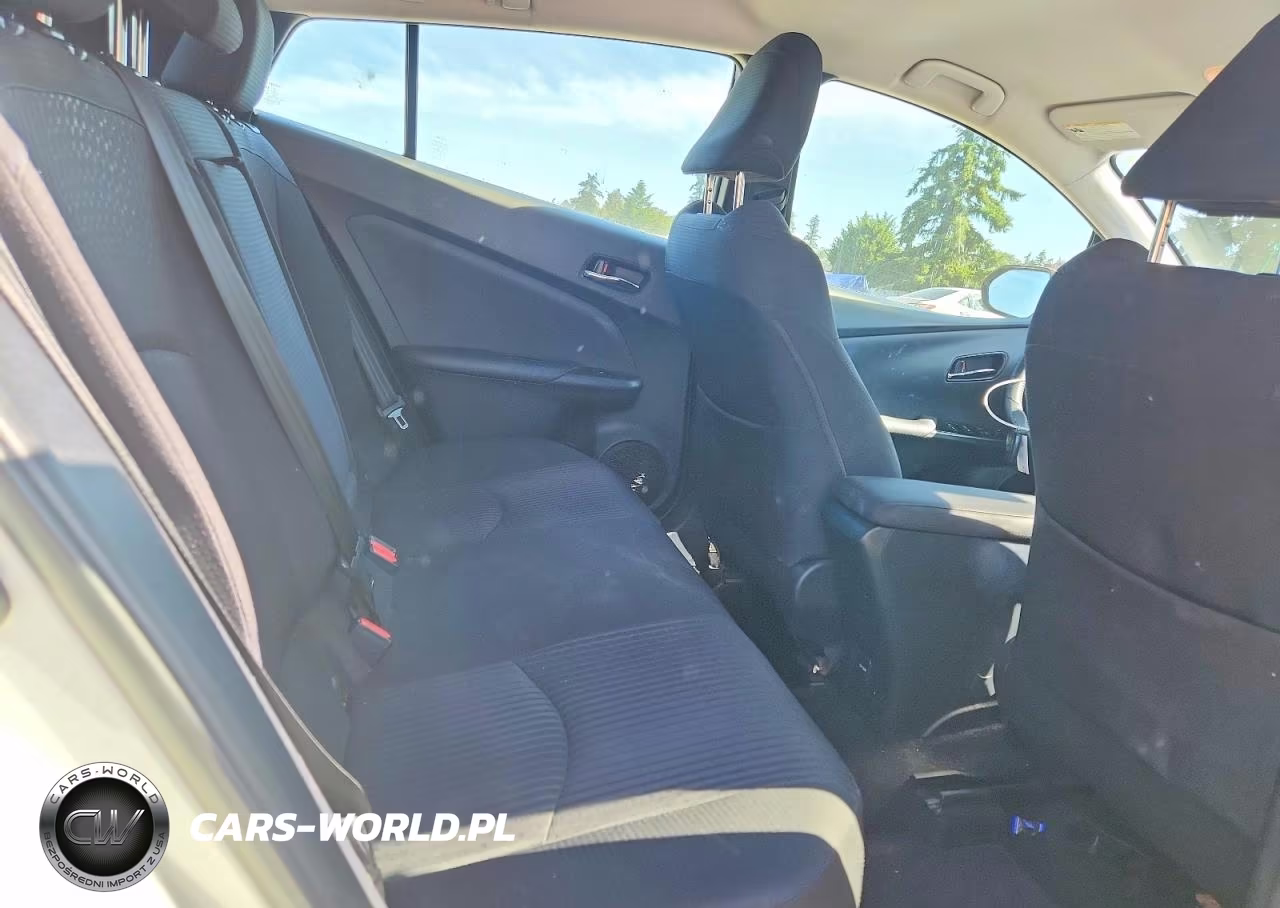 2018 Toyota Prius Three VIN:JTDKARFU0J3062146 - 10