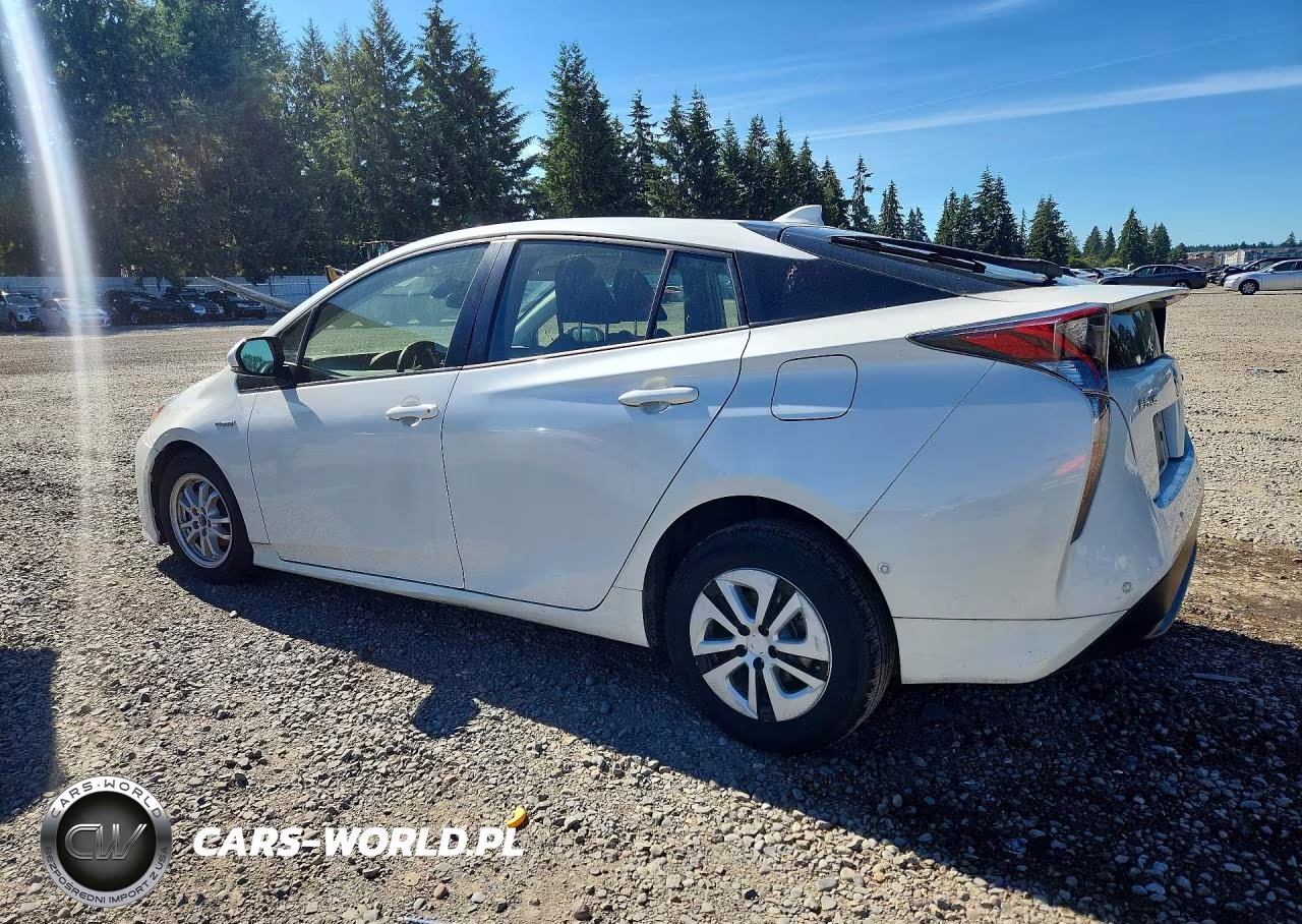 2018 Toyota Prius Three VIN:JTDKARFU0J3062146 - 2