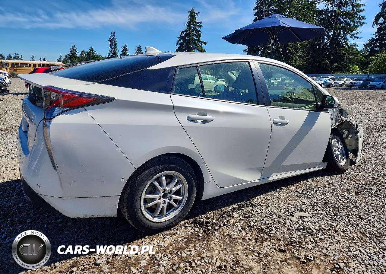 2018 Toyota Prius Three VIN:JTDKARFU0J3062146 - 3