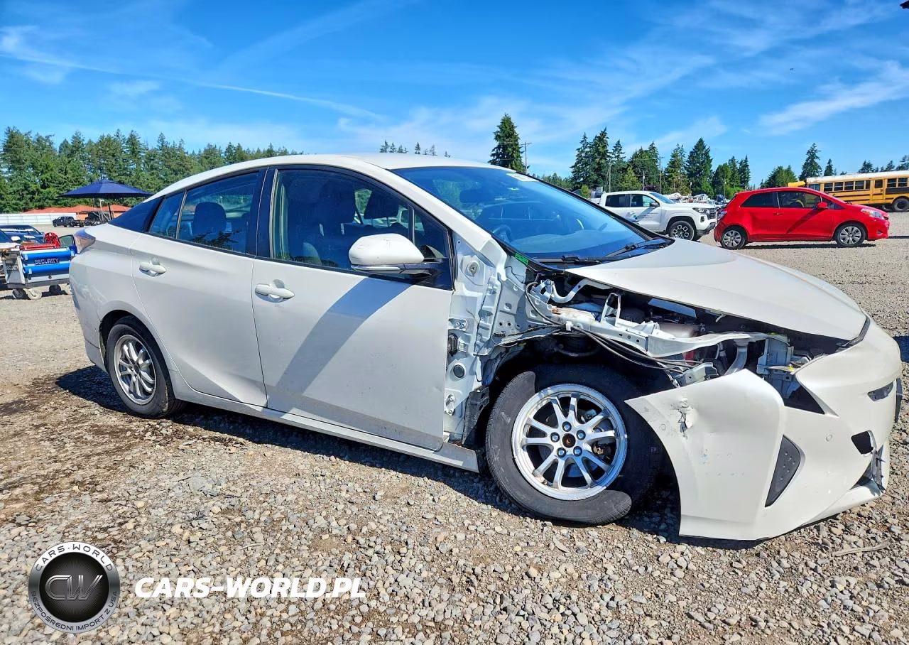 2018 Toyota Prius Three VIN:JTDKARFU0J3062146 - 4