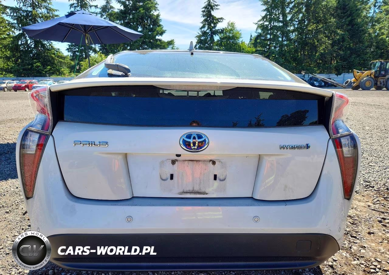 2018 Toyota Prius Three VIN:JTDKARFU0J3062146 - 6