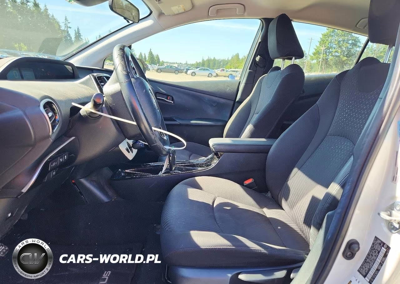 2018 Toyota Prius Three VIN:JTDKARFU0J3062146 - 7