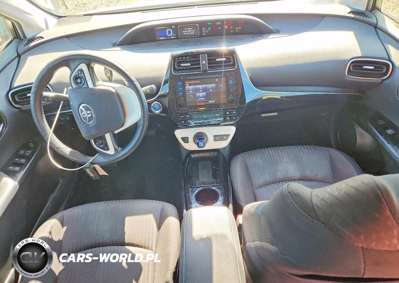 2018 Toyota Prius Three VIN:JTDKARFU0J3062146 - 8