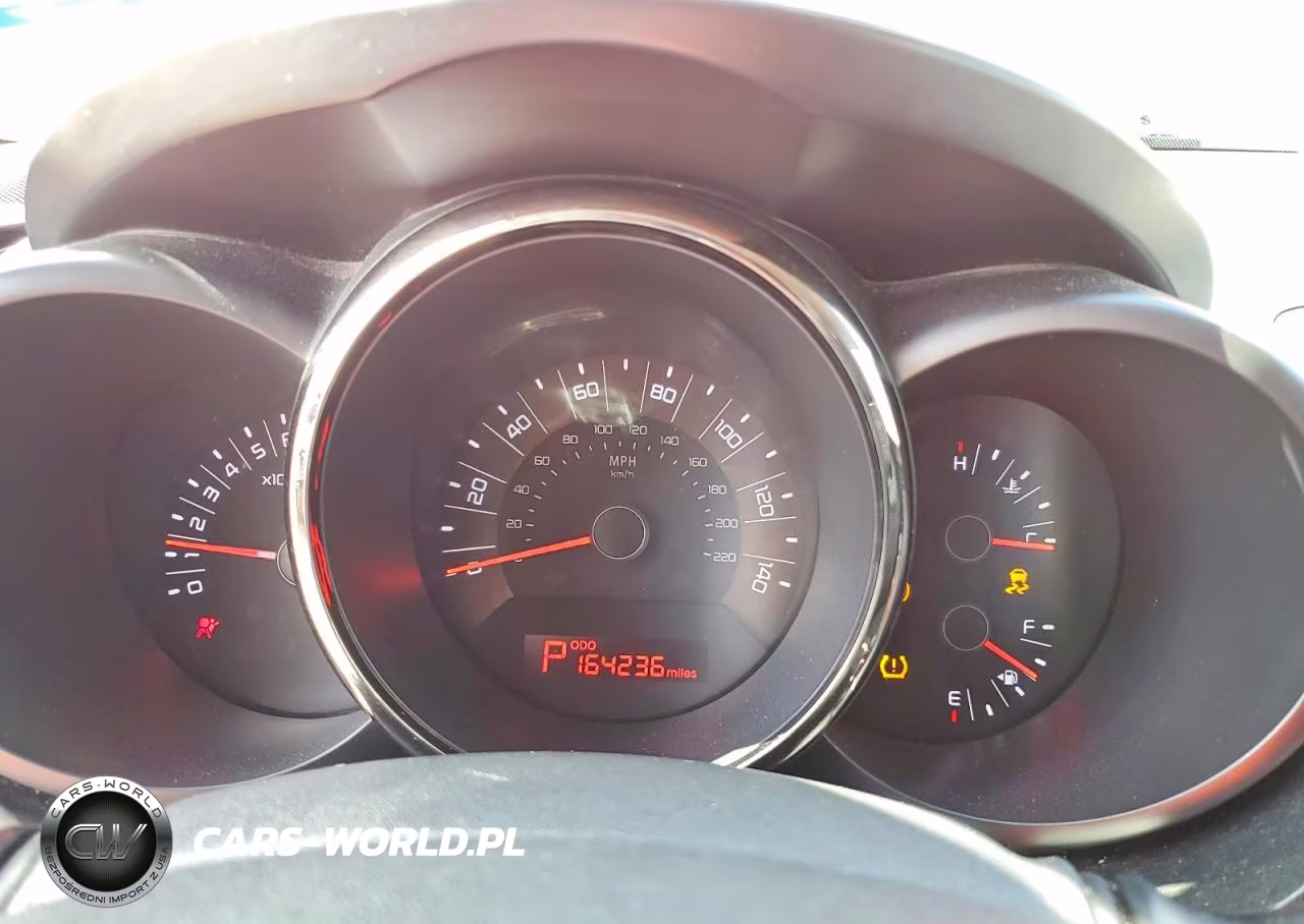 2011 Kia Soul + VIN:KNDJT2A27B7259330 - 9