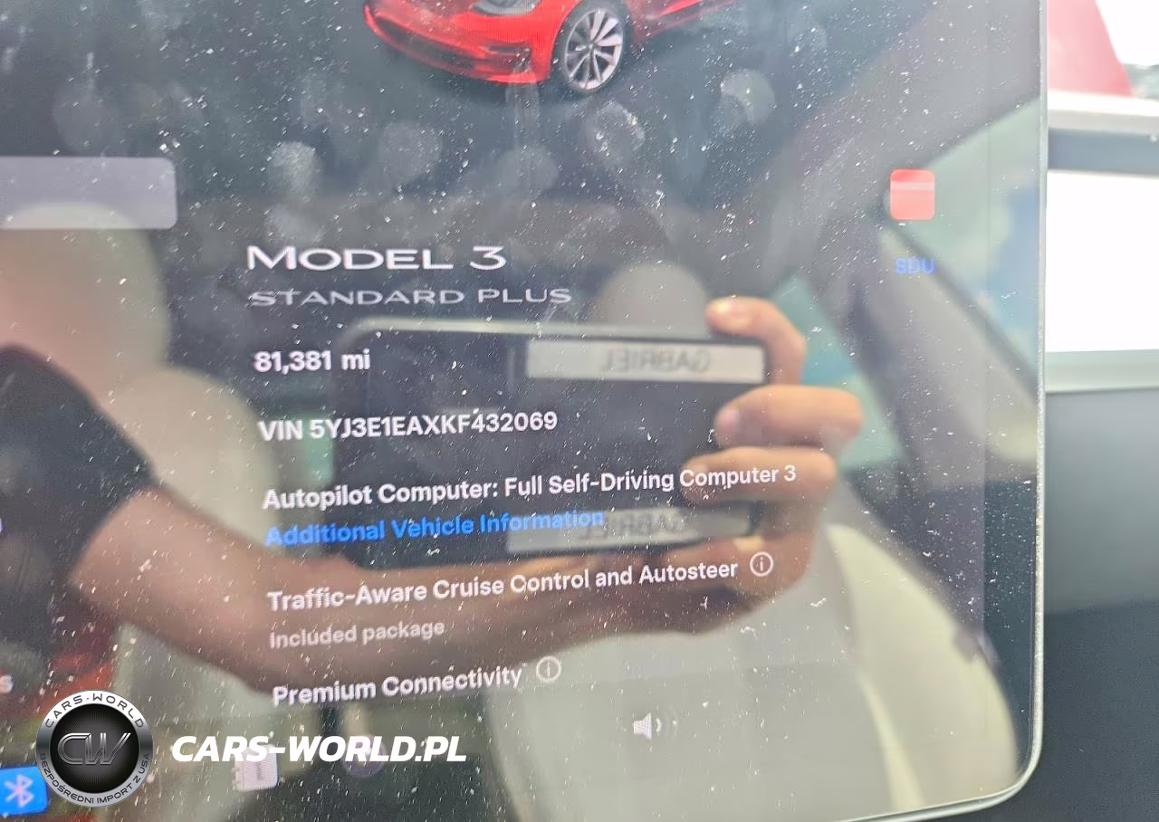 2019 Tesla Model 3 VIN:5YJ3E1EAXKF432069 - 9