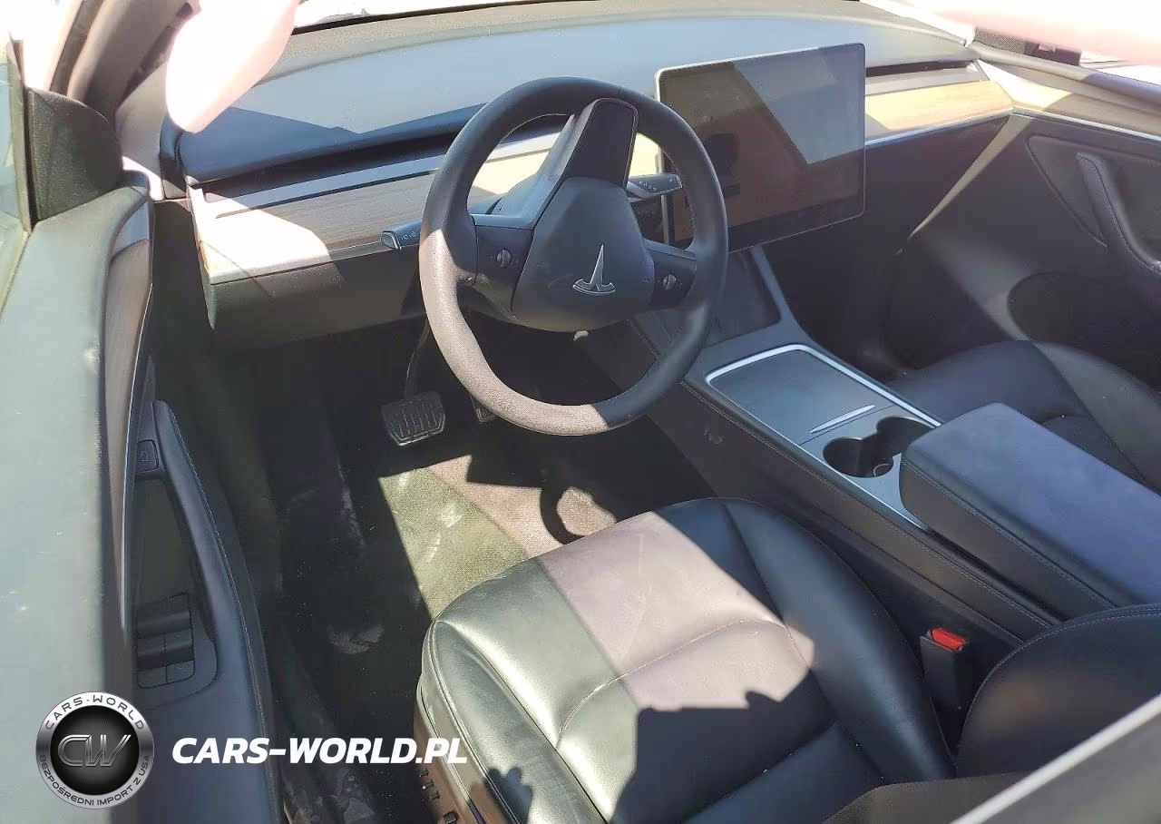 2023 Tesla Model Y VIN:7SAYGAEE9PF769748 - 8