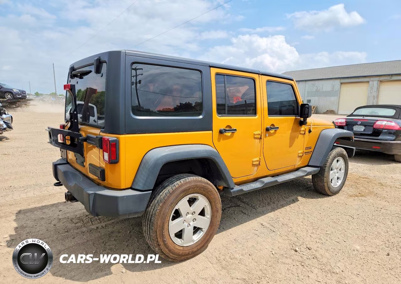 2014 Jeep Wrangler Unlimited Sport VIN:1C4BJWDG8EL232688 - 3