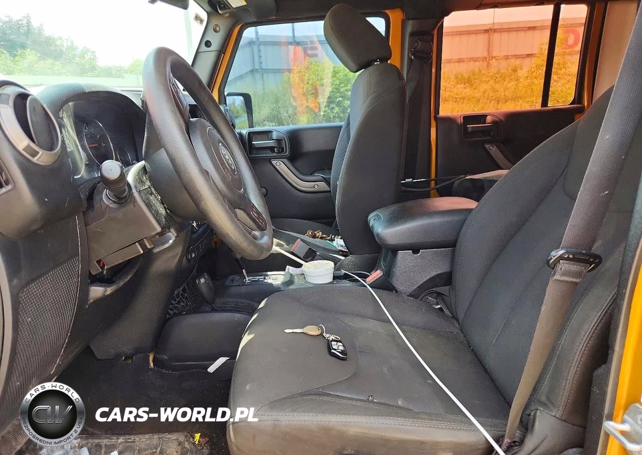 2014 Jeep Wrangler Unlimited Sport VIN:1C4BJWDG8EL232688 - 7