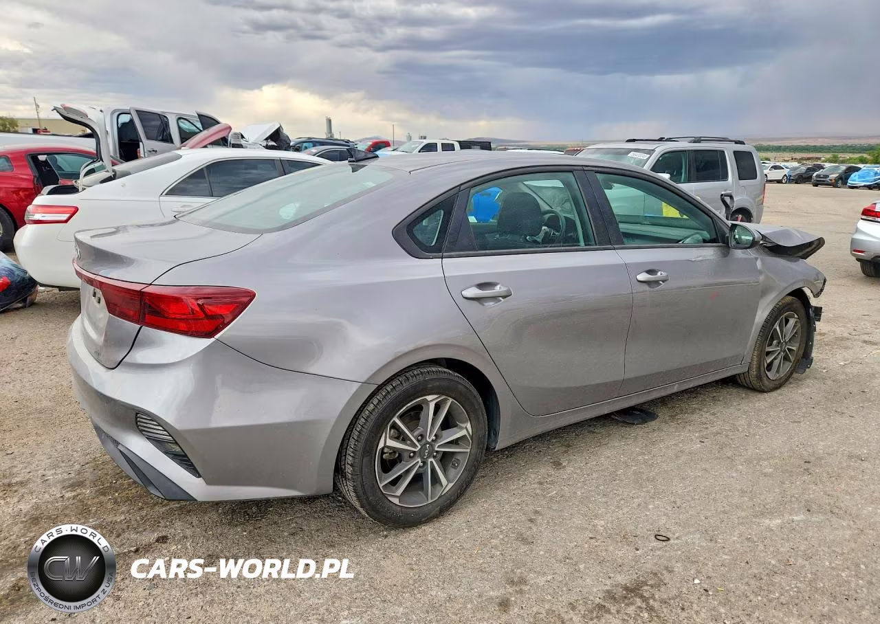 2023 Kia Forte Lxs VIN:3KPF24AD2PE545034 - 3