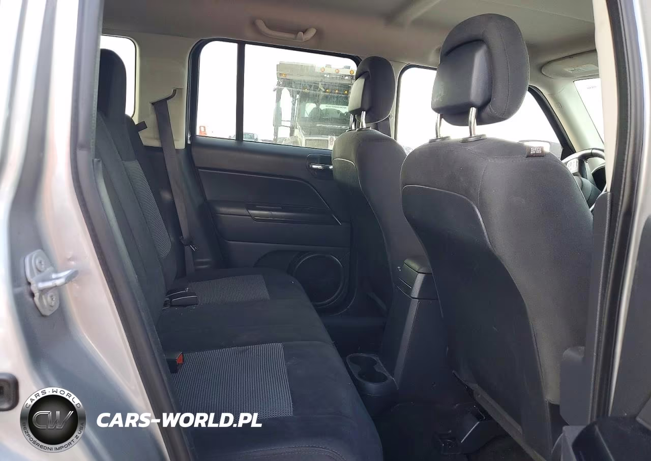 2016 Jeep Patriot Latitude VIN:1C4NJPFAXGD698115 - 10